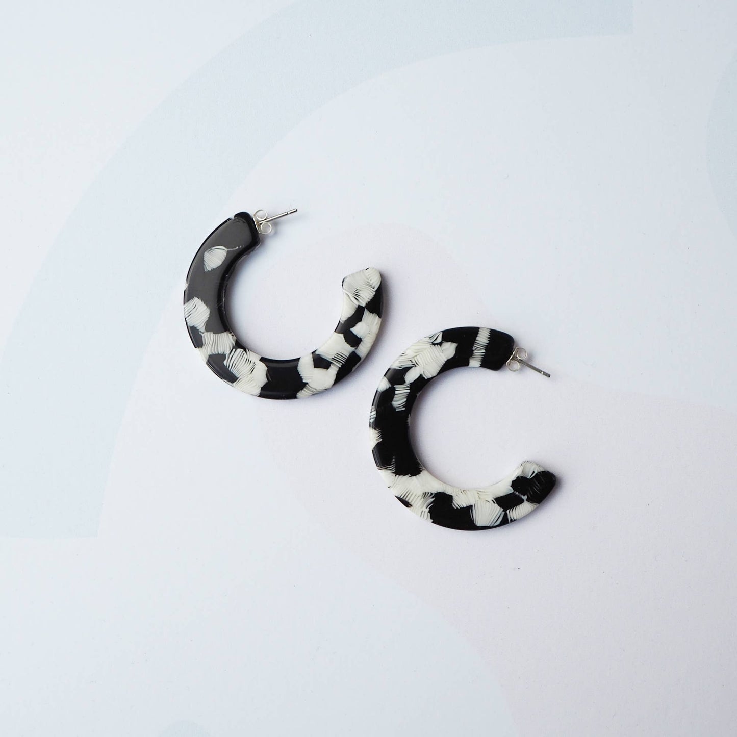 Custom Made - Pluma Midi Hoop Earrings