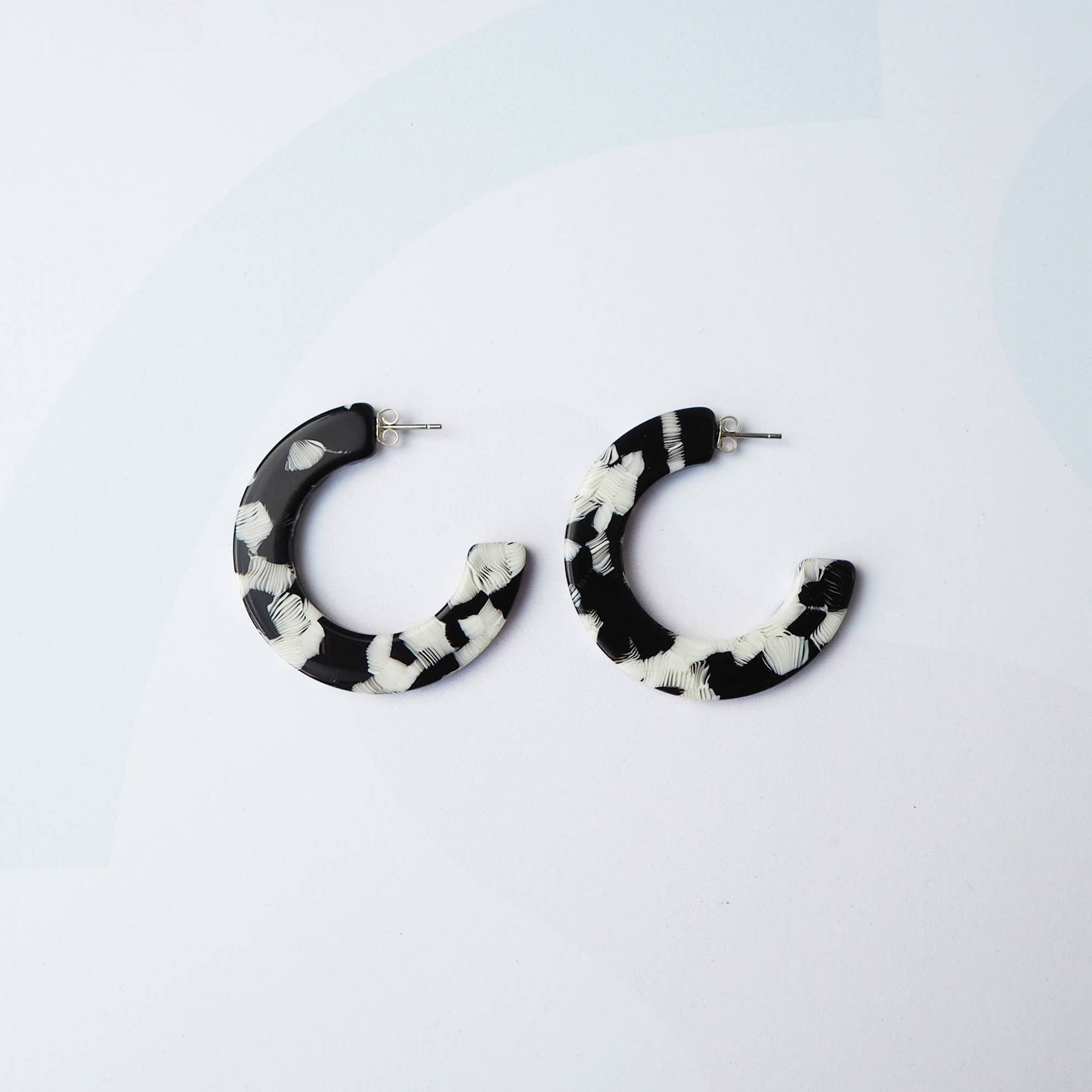 Custom Made - Pluma Midi Hoop Earrings