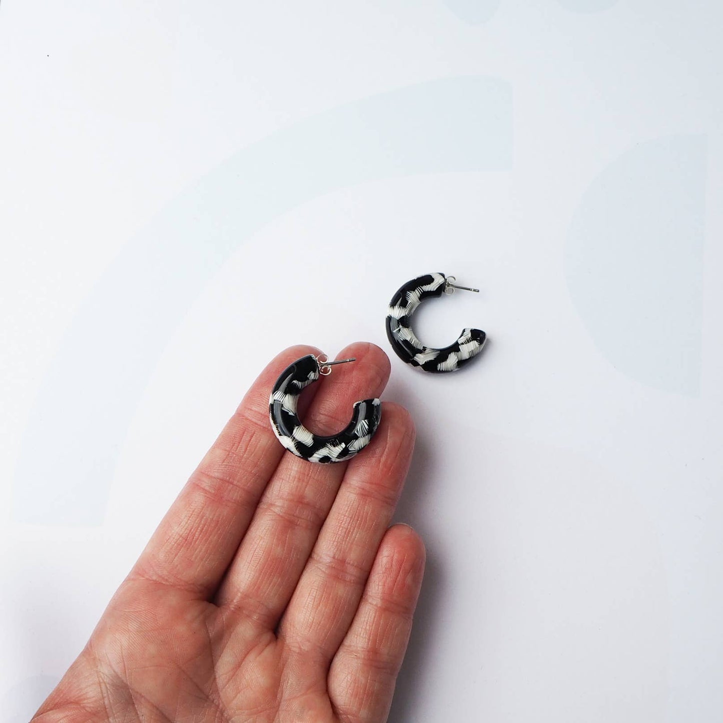 Custom Made - Pluma Round Hoop Earrings
