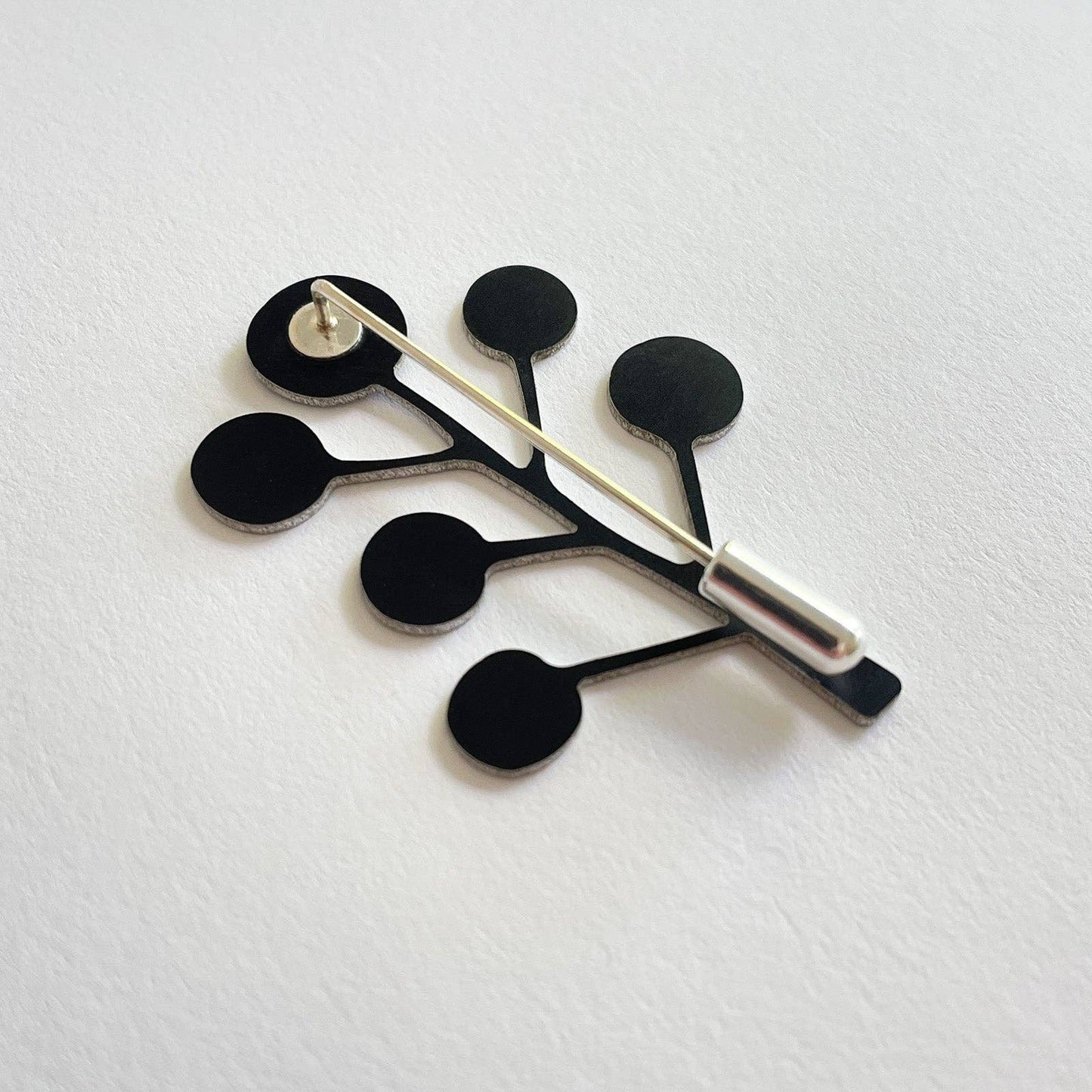 Tom Pigeon - Black Kelp Pin