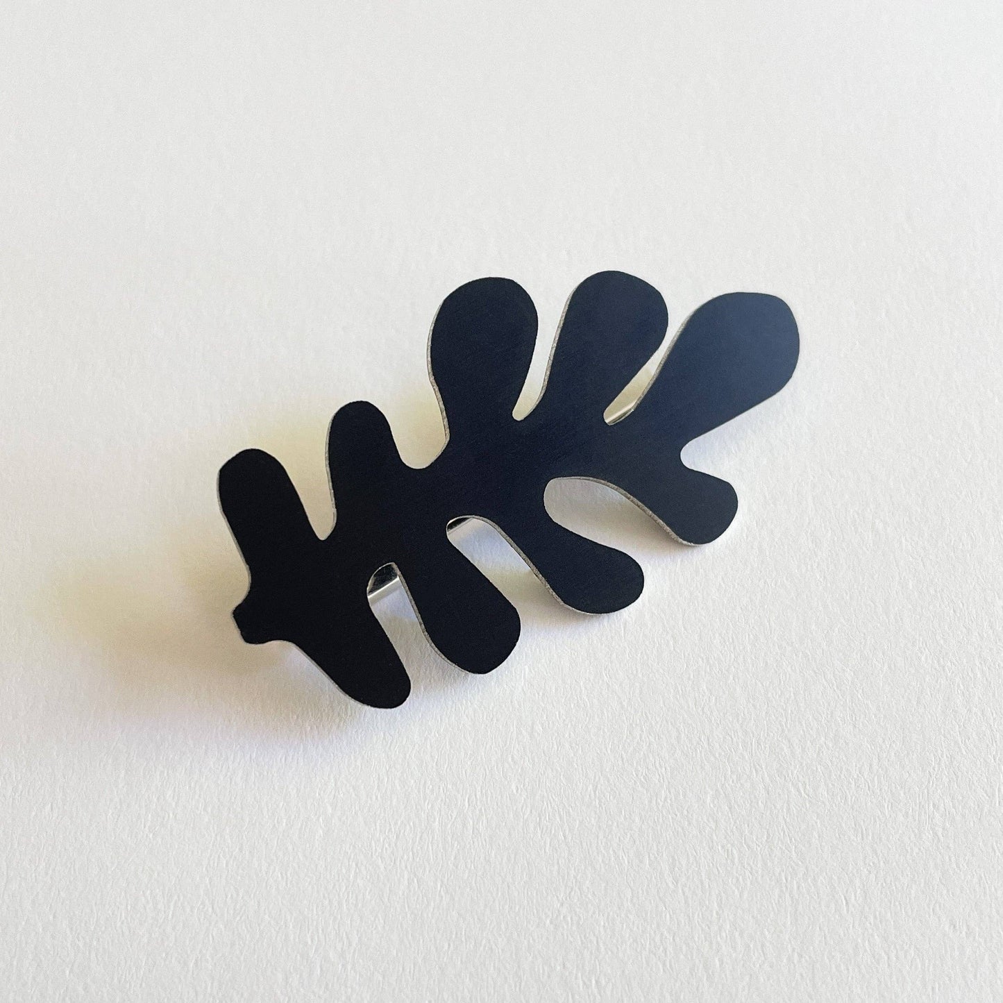 Tom Pigeon - Black Brack Pin