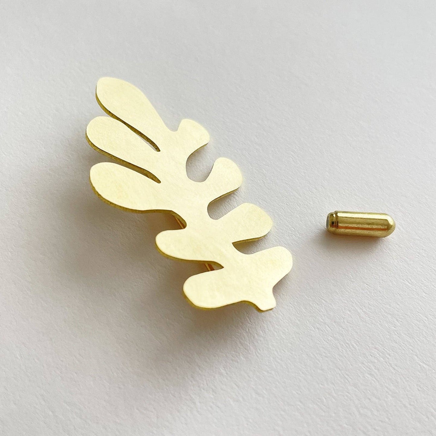 Tom Pigeon - Brass Brack Pin