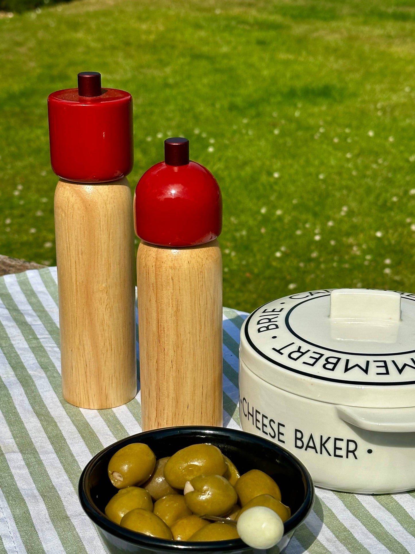 MÆGEN - Salt & Pepper Grinder - Red & Red