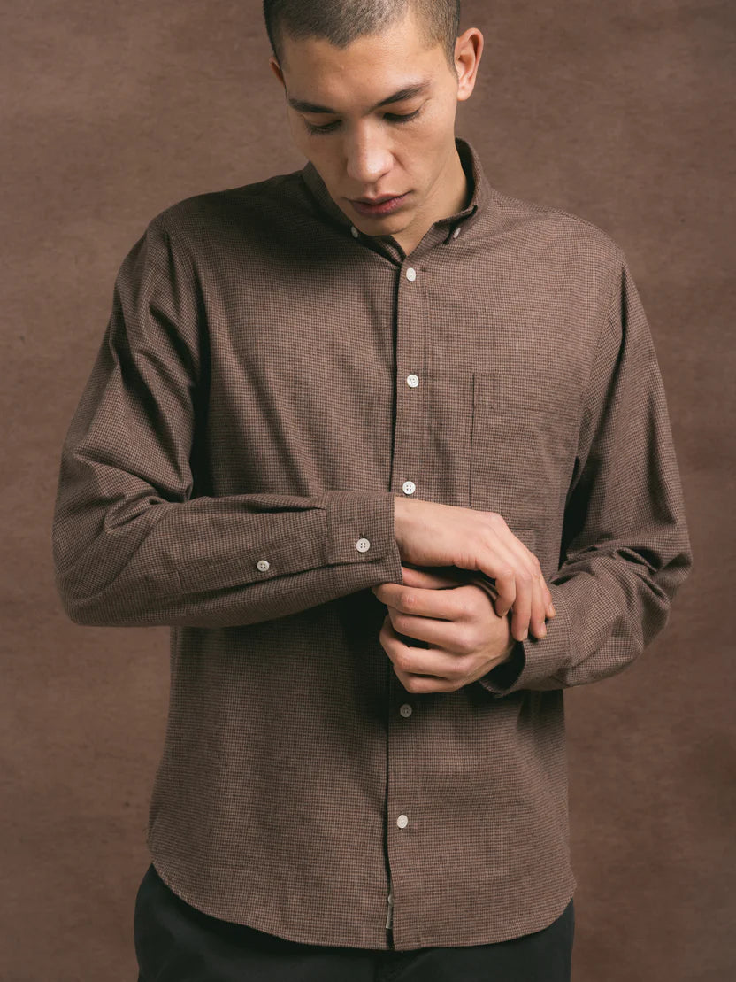 Raeburn Button Down Shirt in Taupe Houndstooth