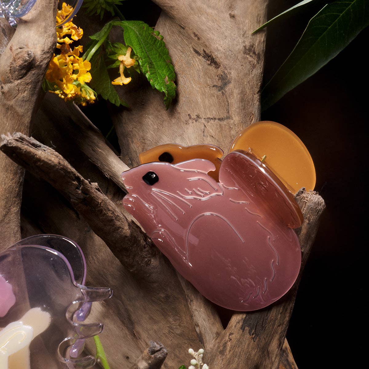 WINONA IRENE - Squirrel Hair Claw in shimmering Chestnut with Carved Detail