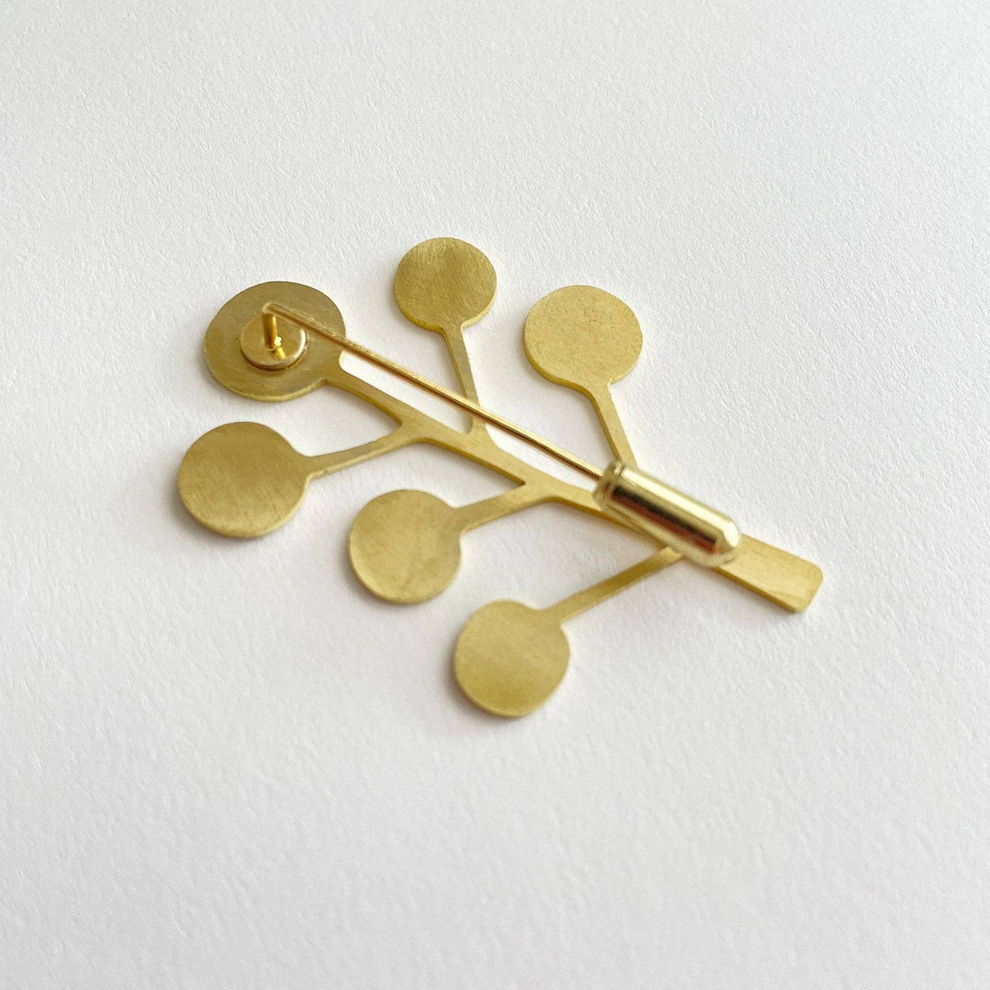 Tom Pigeon - Brass Kelp Pin