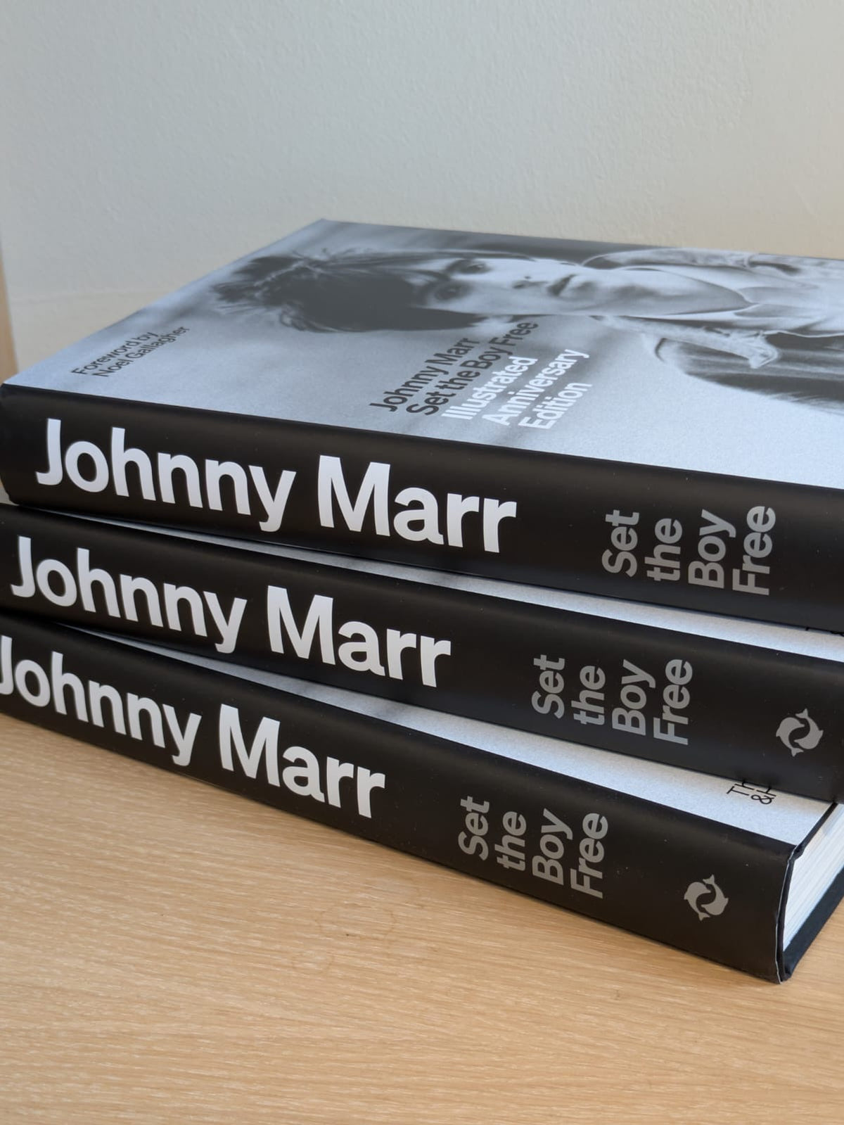 Johnny Marr: Set the Boy Free Illustrated Anniversary Edition: Signed Edition (Hardback)
Johnny Marr (author), Noel Gallagher (foreword)