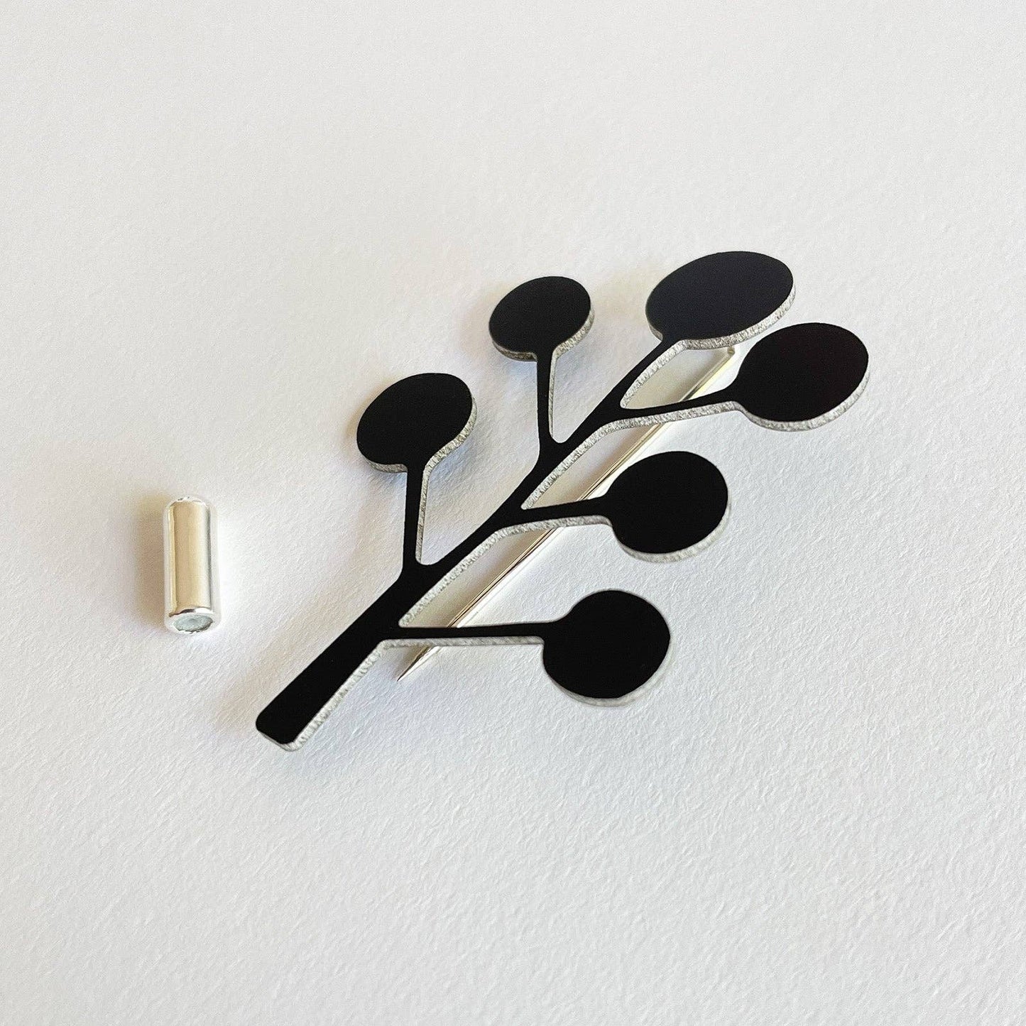 Tom Pigeon - Black Kelp Pin