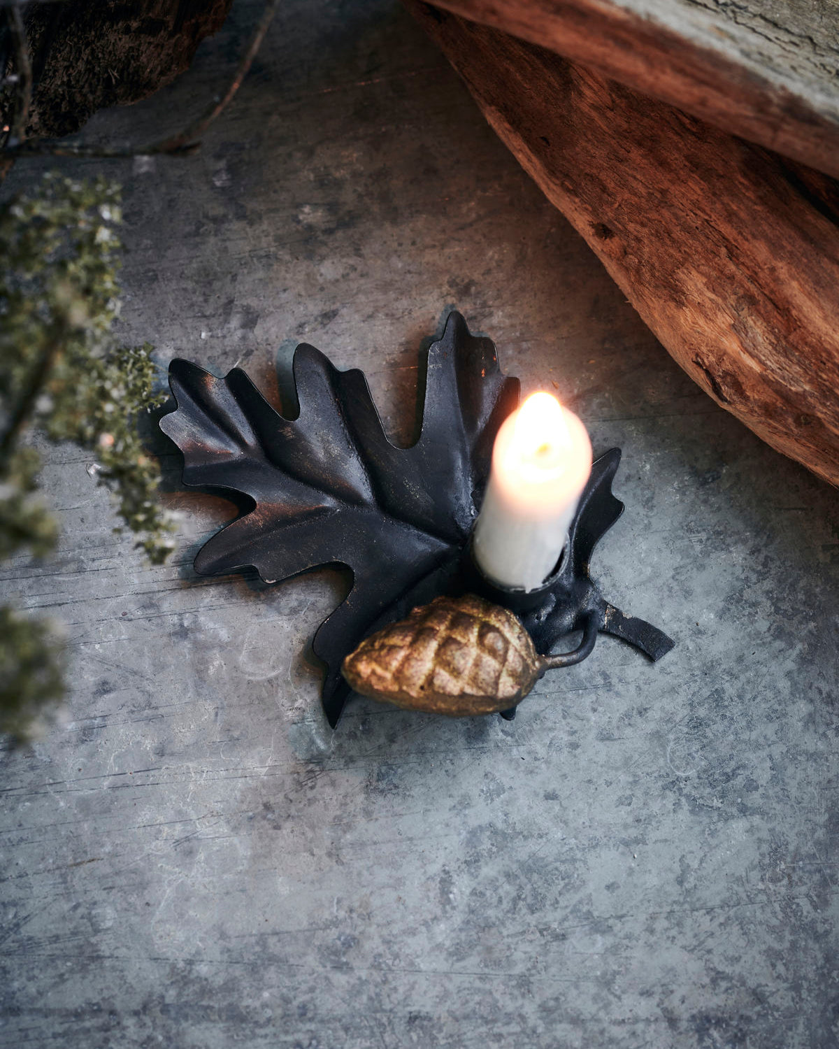 Black Leaf Candle Stand