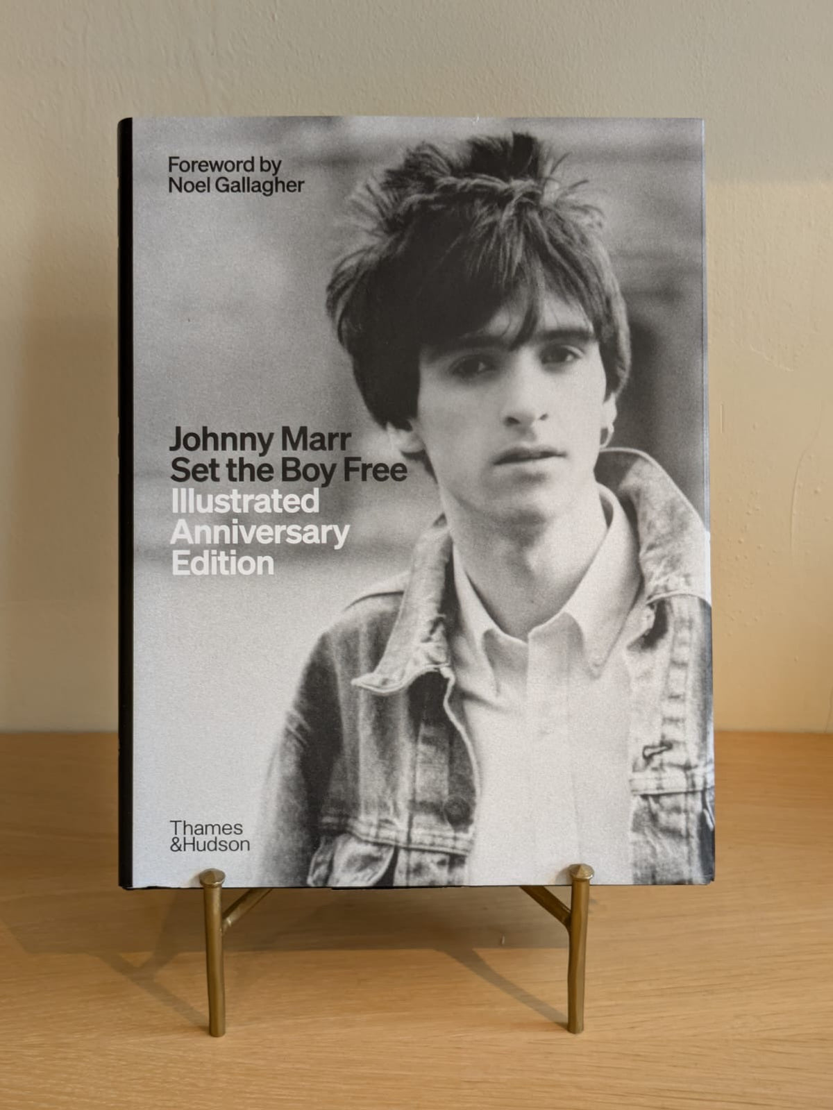 Johnny Marr: Set the Boy Free Illustrated Anniversary Edition: Signed Edition (Hardback)
Johnny Marr (author), Noel Gallagher (foreword)