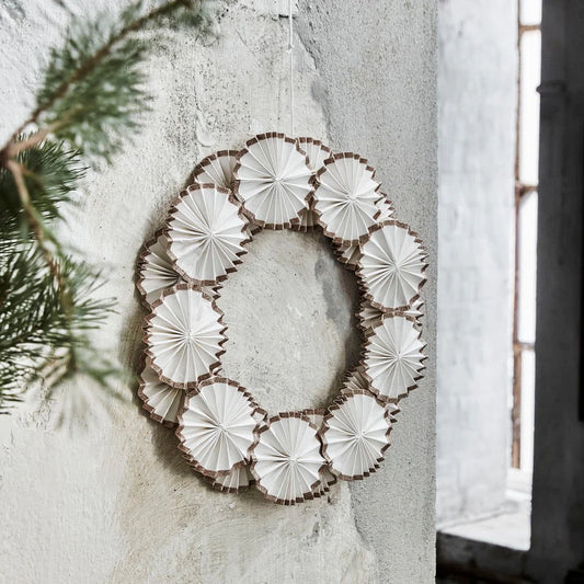 Wreath, rosettes, off-white