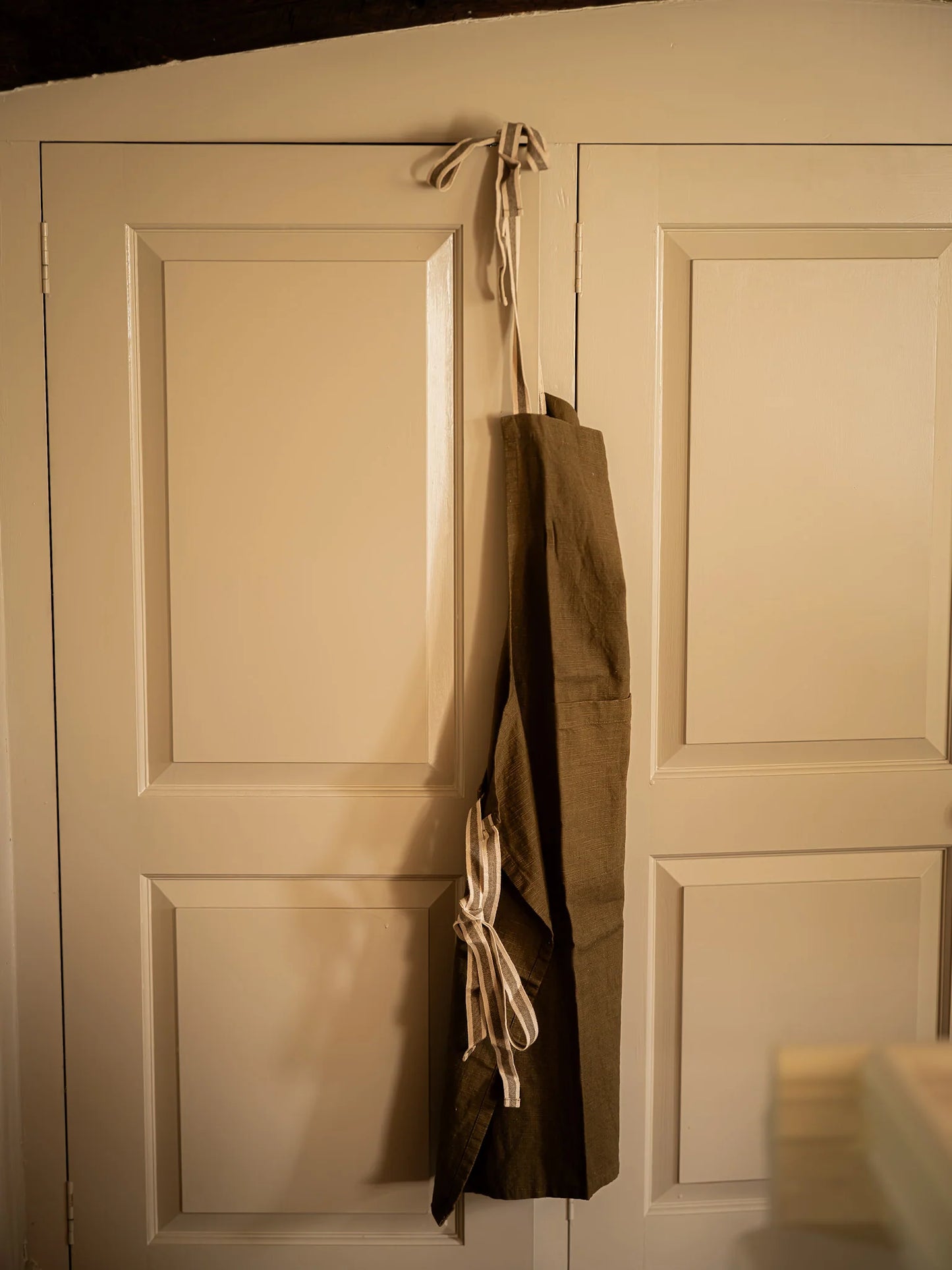 Washed Muse Apron Olive