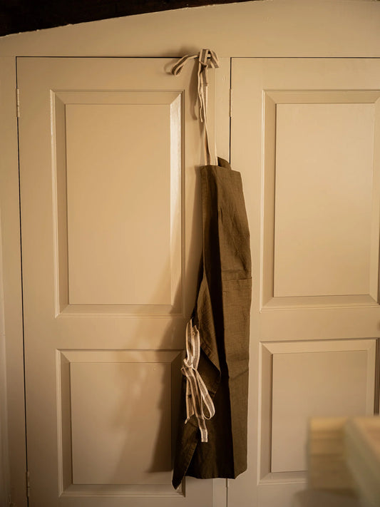 Washed Muse Apron Olive