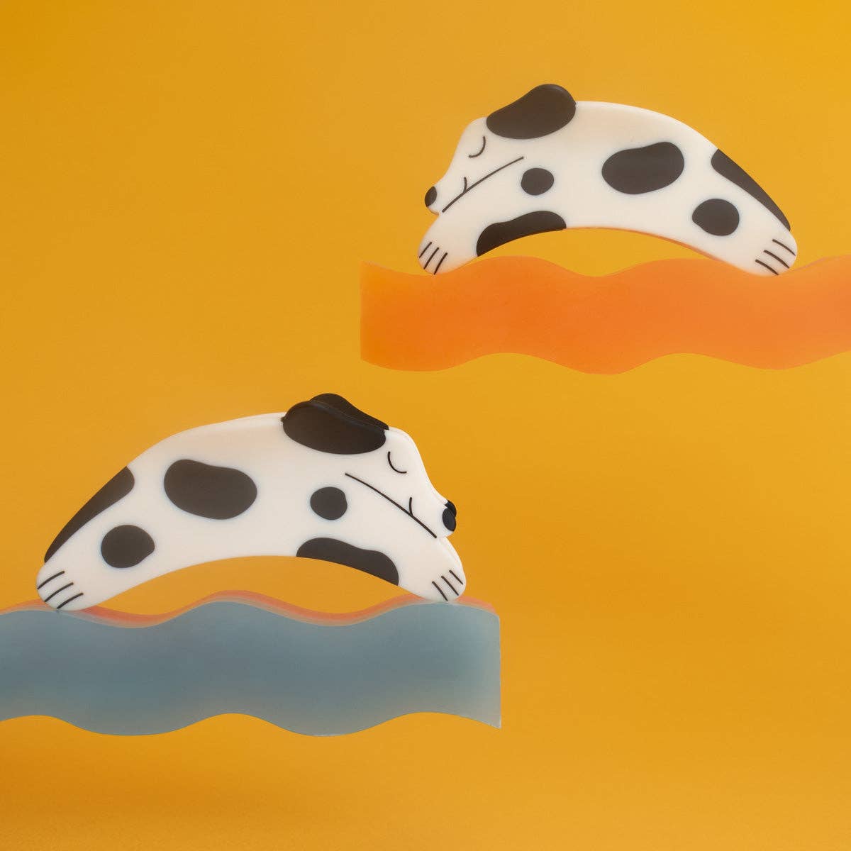 WINONA IRENE - Black and White Matte Acetate Puppy Dog Hair Claw Accessory